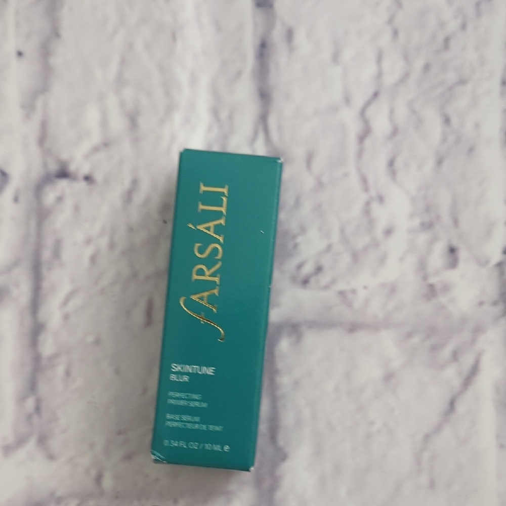 FARSALI Skintune Blur in Teal Box